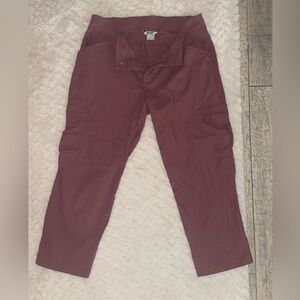 Duluth Trading Co Women's Burgundy Capris